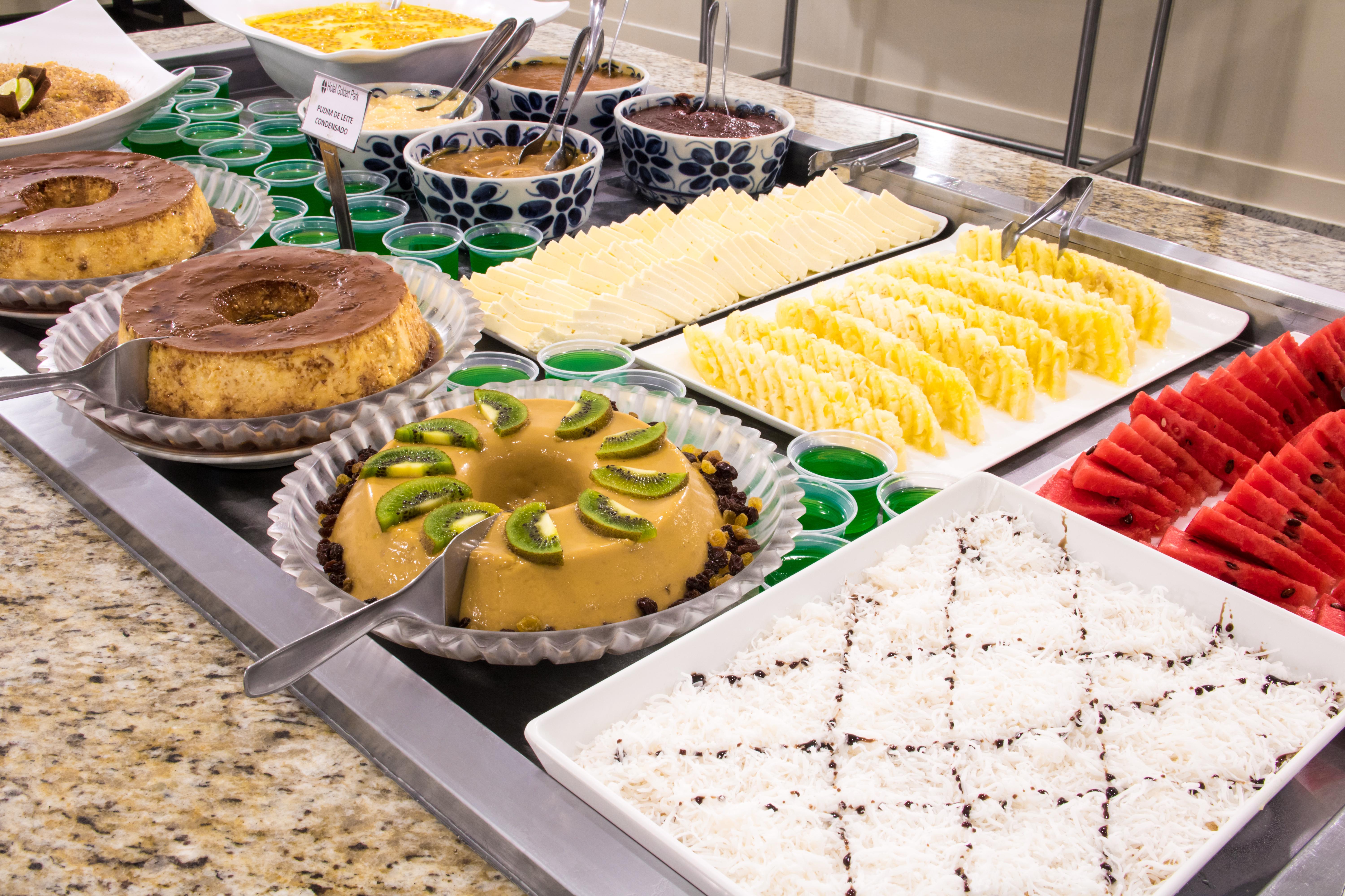 Golden Park All Inclusive Poços de Caldas Exterior foto A dessert buffet