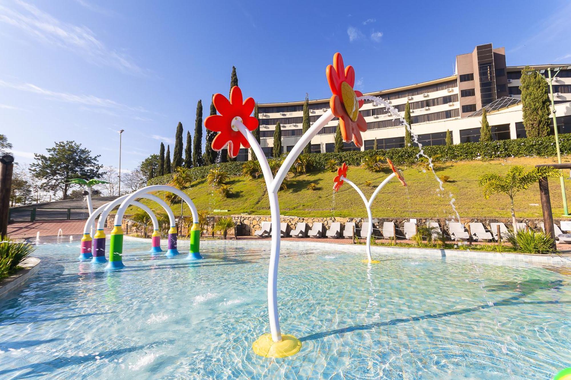 Golden Park All Inclusive Poços de Caldas Exterior foto The children's pool at the hotel