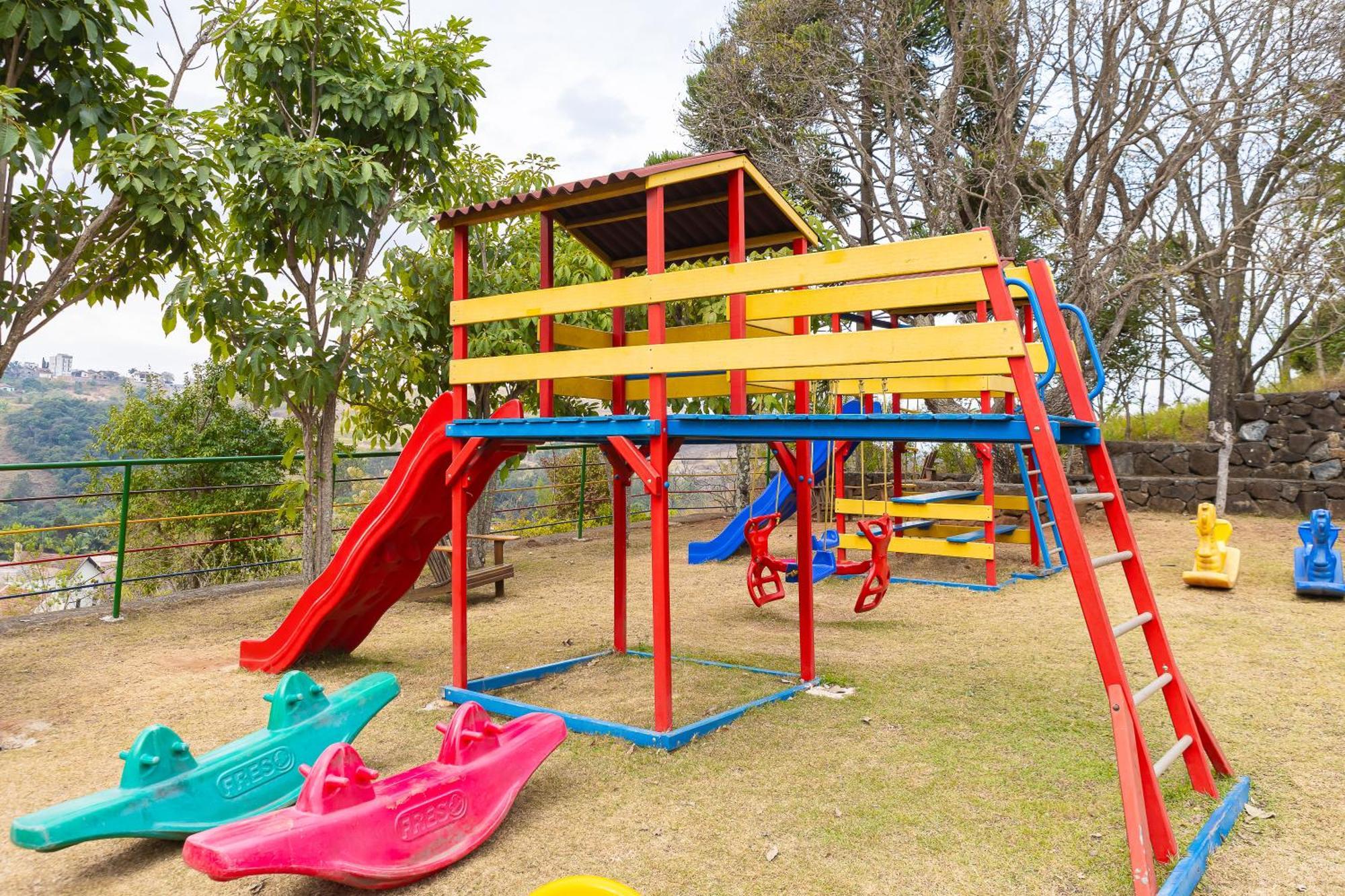 Golden Park All Inclusive Poços de Caldas Exterior foto Playground at the school